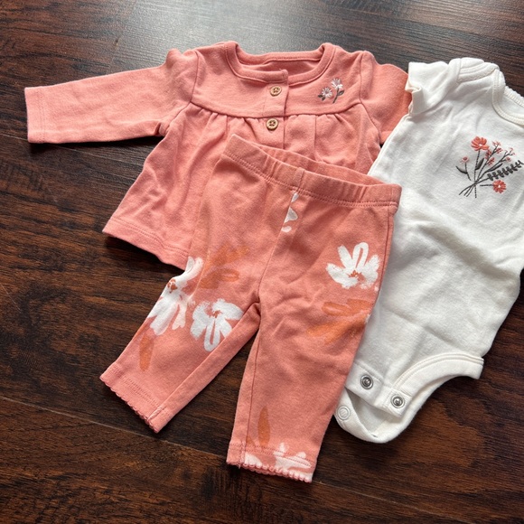 Carter's Peach Floral Matching Set in Newborn - Picture 2 of 5